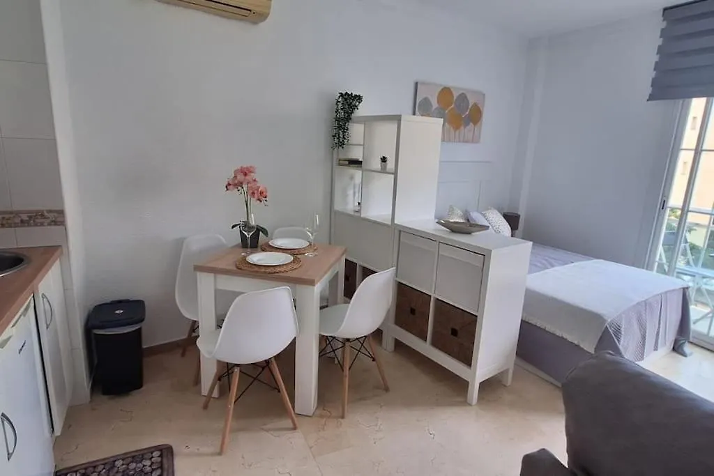 Room City Estepona Estudio Mar
