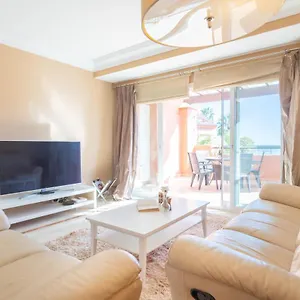 Sea Views L Apartment